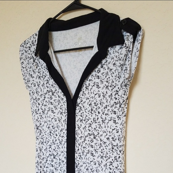 Black and white casual dress - Picture 2 of 3